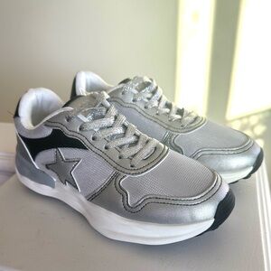 Vintage Havana‎ Run Washed Silver Sneakers Women's Sz 8
New Metalic